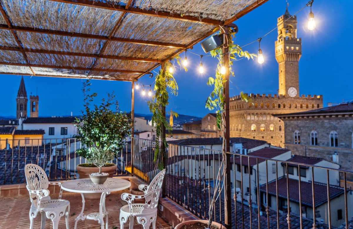 image for Aged beauty in Florence’s Centro Storico