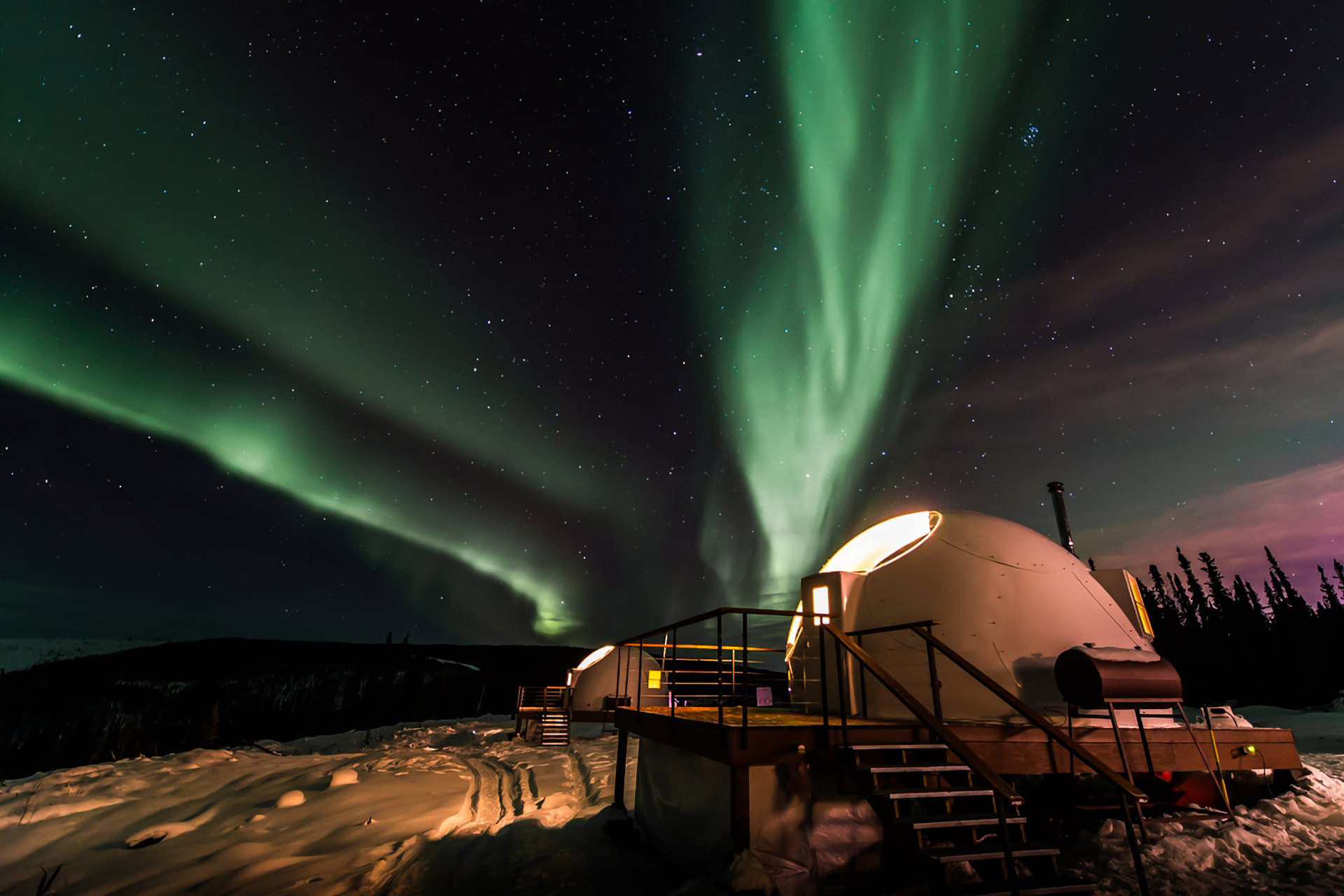 image for Northern lights dancing across the sky